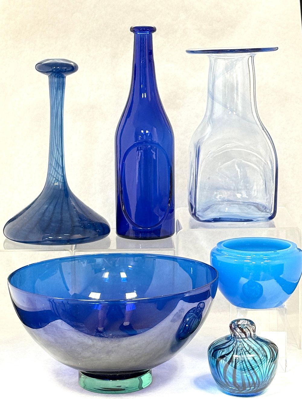 Lot 514: 6 Contemporary Cobalt Glass Items