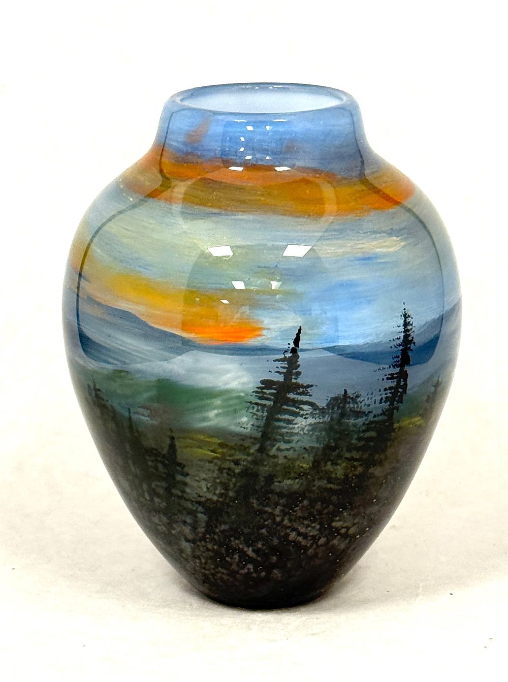 Lot 515: Wendy Bessett Paperweight Vase