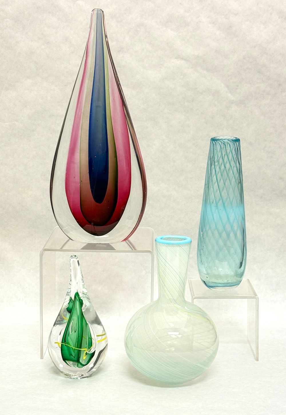 Lot 519: 4 European Art Glass Items