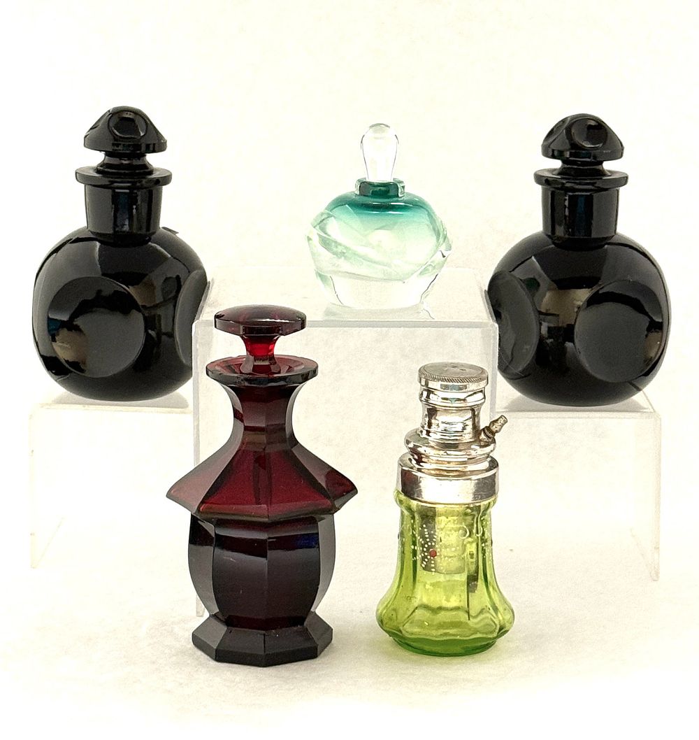 Lot 522: 5 Art Glass Perfumes