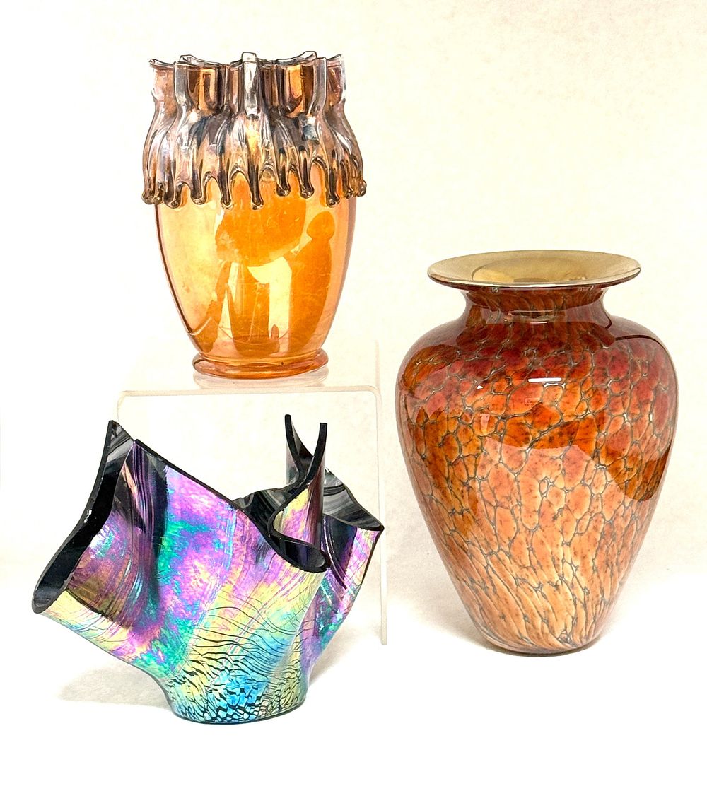 Lot 531: 3 Contemporary Glass Items