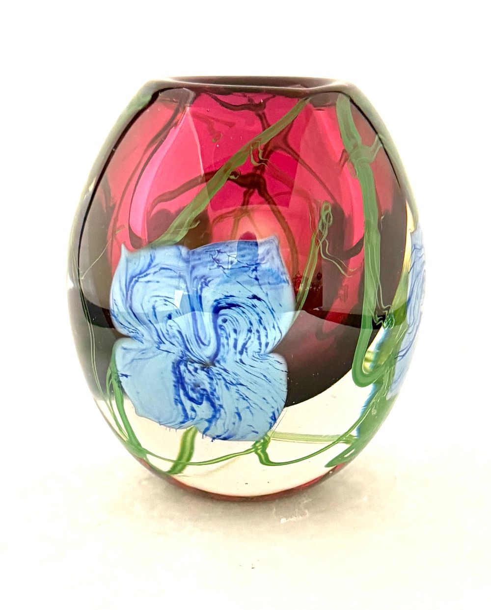 Lot 533: Contemporary Paperweight Vase