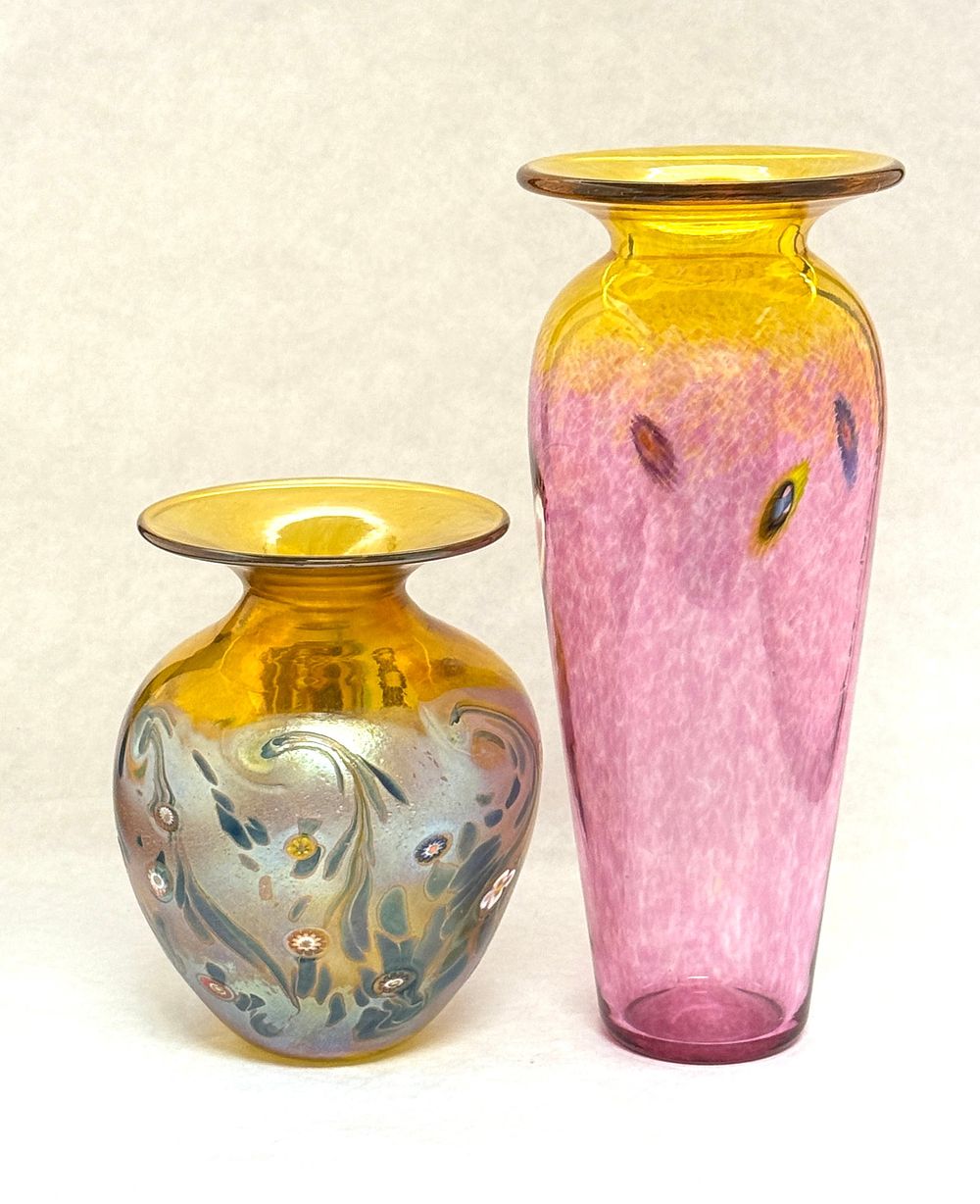 Lot 537: 2 Hanson Art Glass Vases