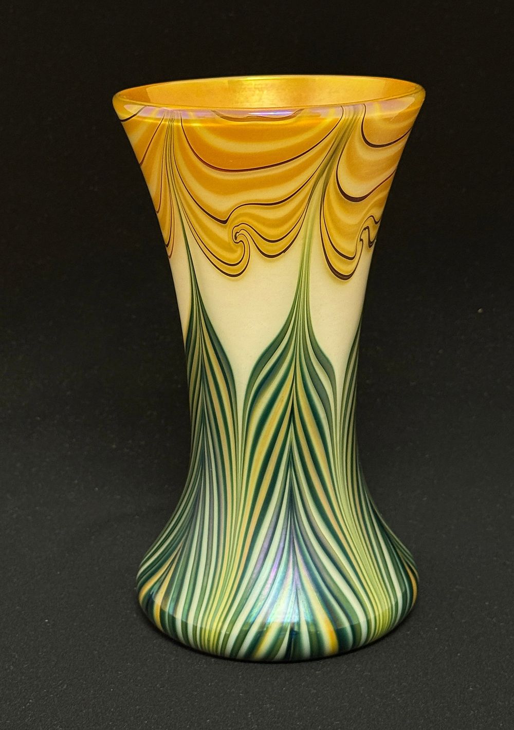 Lot 541: Lundberg Art Glass Vase