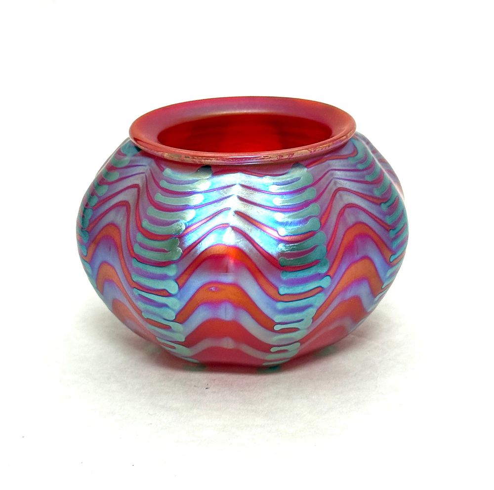 Lot 549: David Lotton Red Glass Vase