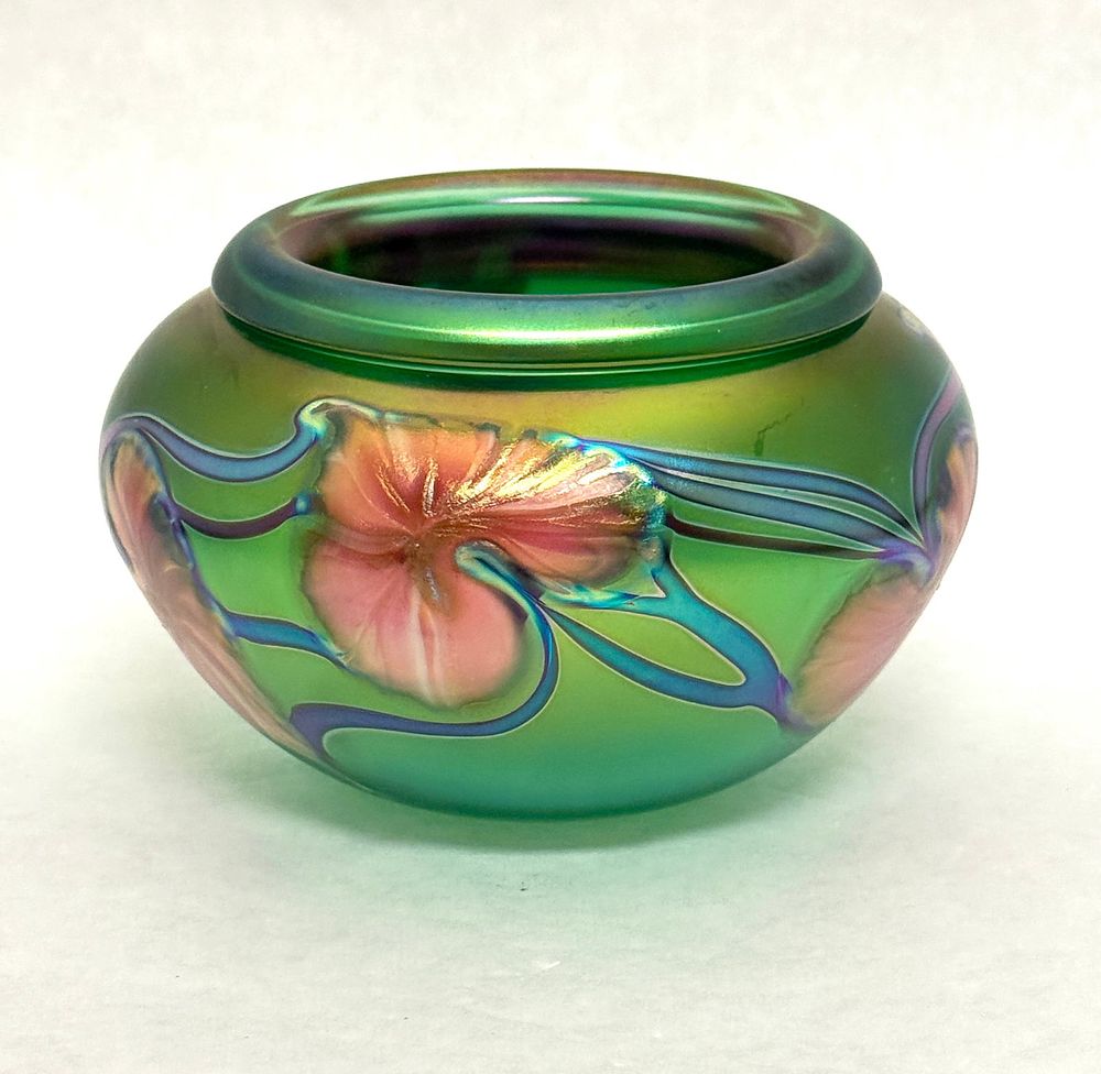 Lot 564: Jerry Heer Lotton Glass Vase