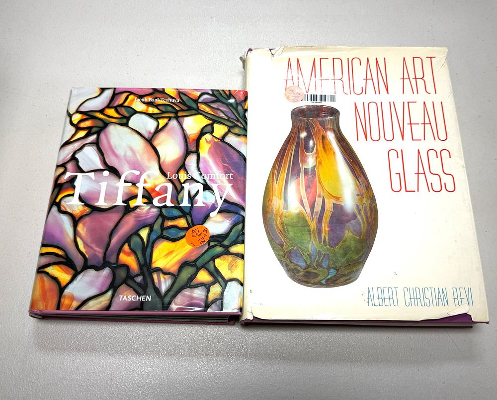 Lot 565: 2 Art Glass Books
