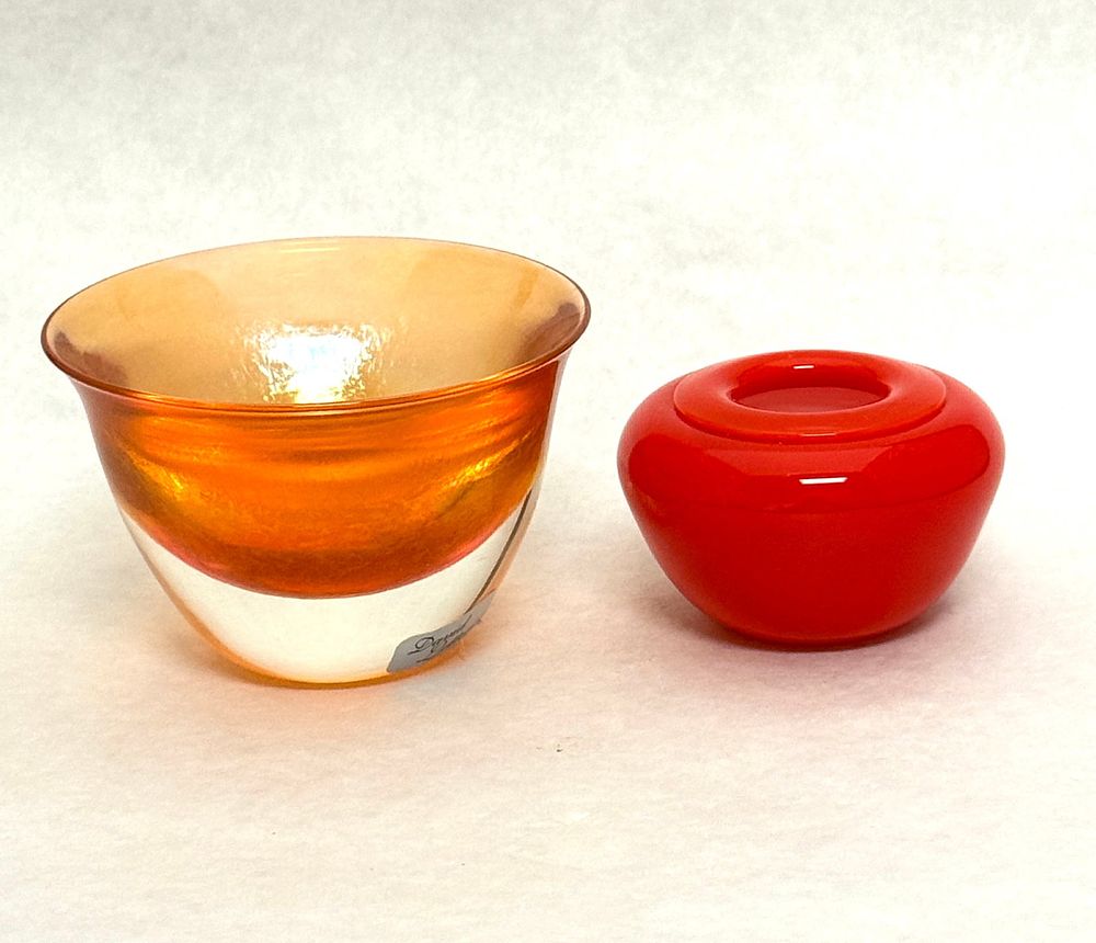Lot 568: 2 Lotton Cabinet Vases