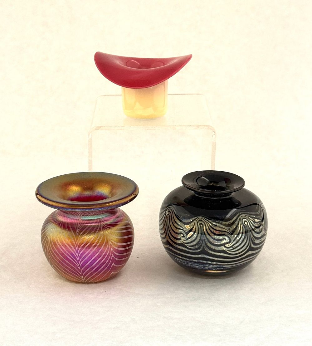 Lot 572: 3 Diminutive Cabinet Vases