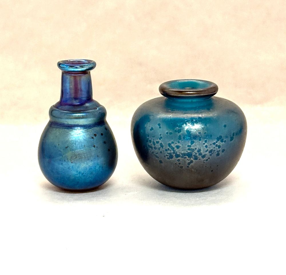 Lot 581: 2 Iridescent Cabinet Vases
