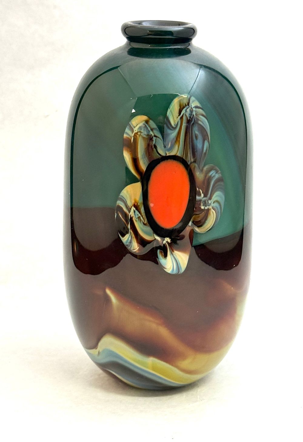 Lot 552: Michael Pavlik Paperweight Vase