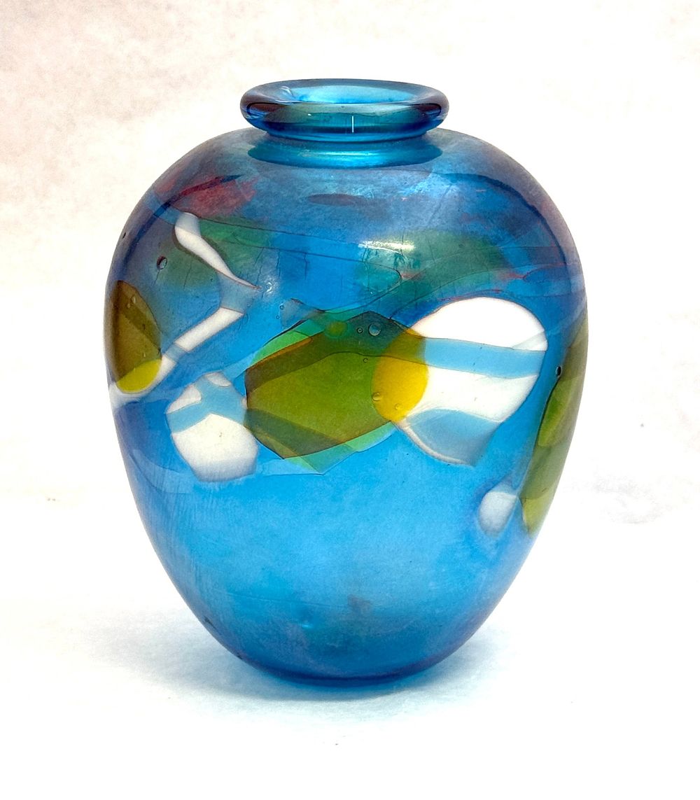Lot 553: Tom McGlaughlin Glass Vase