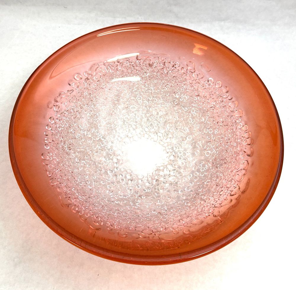 Lot 561: Molly Stone Art Glass dish