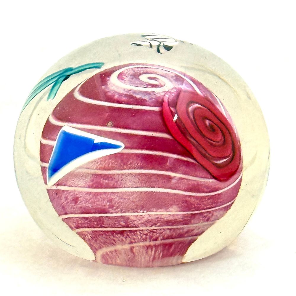 Lot 601: Art Glass Paperweight