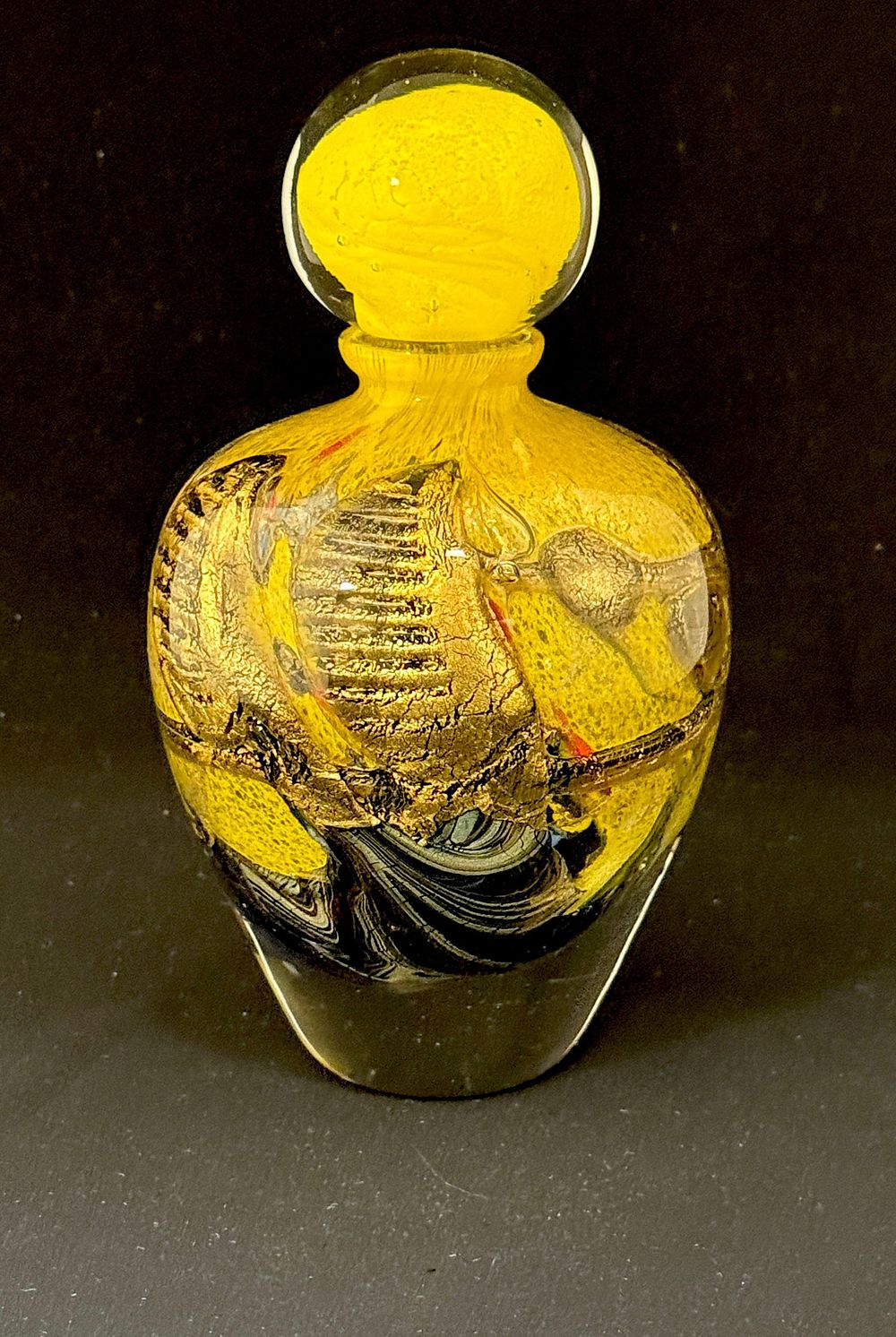 Lot 622: Novaro Art Glass Perfume Bottle