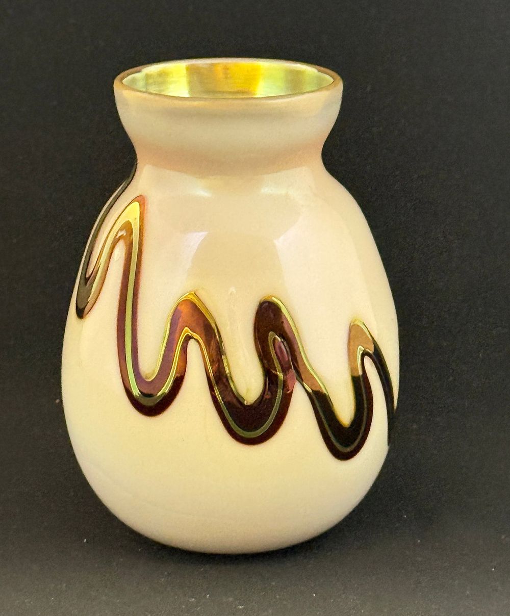 Lot 632: Charles Lotton Opal Glass Vase