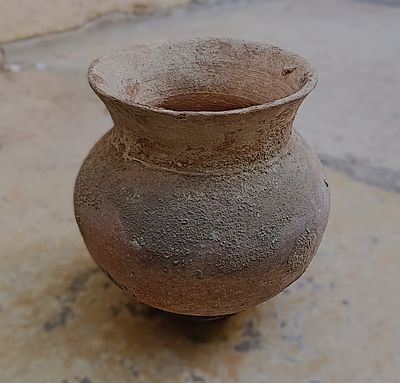 אגרטל חרס. Ceramic vase with everted rim, everted ring base; red slip; 14.0 x 12.85; Part of rim 