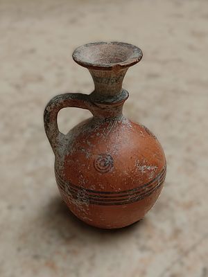 קנקן חרס. Ceramic juglet, with single lug handle and everted rim; burnished slip; linear 