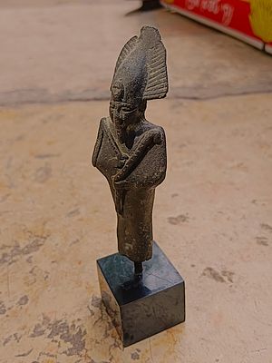 פסלון ברונזה של אוזיריס, אל השאול המצרי. Bronze statuette of Osiris, the Egyptian god of the 