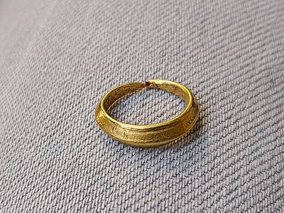 Single earring on wax core; diam 1.7 cm; 1.4 grams. Roman; Professor Rachel Milstein Collection 