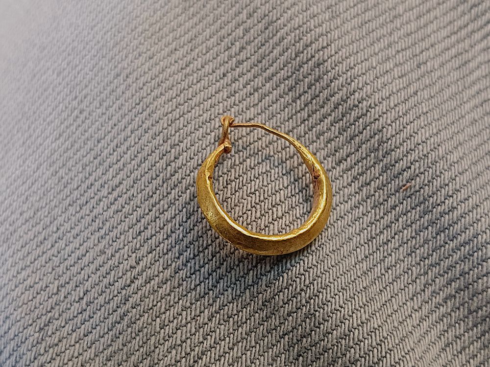 Single earring on wax core; diam 1.7 cm; 0.5 grams. Roman; Professor Rachel Milstein Collection 
