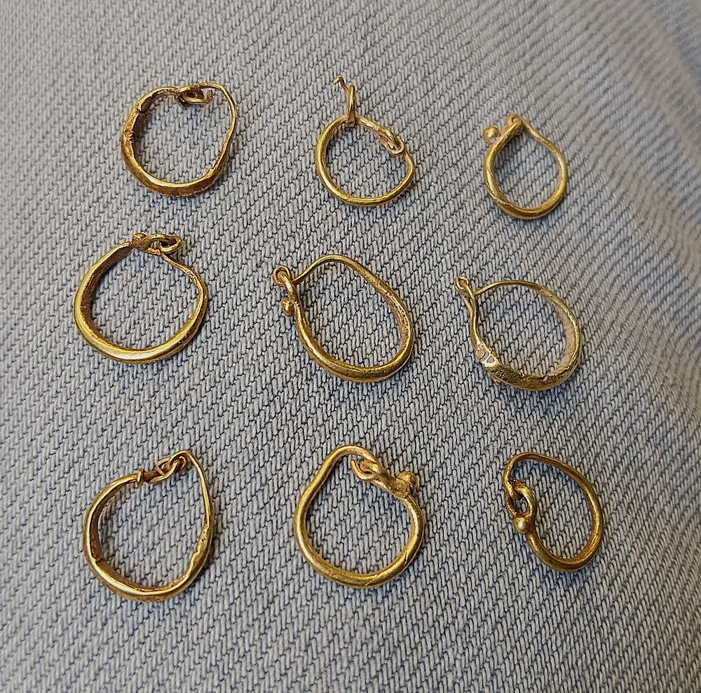Four pairs of gold on wax earrings and one single; 4.4 grams; Roman; Professor Rachel Milstein 
