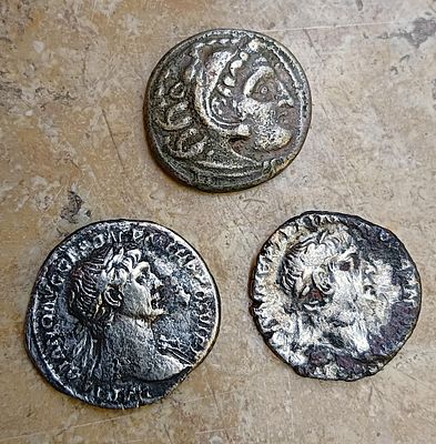 Lot of three coins, drachm of Alexander the Great and two denarii of Trajan all about Vf; Dida 