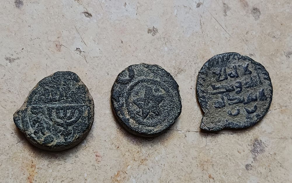 Lot of three fals of Jerusalem, two Umayyad depicting menorah and pentagram; one Abbasid dated 