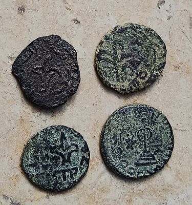 Lot of four fals of Amman: Standing Caliph and three Umayyad depicting fleur de lis; Professor 