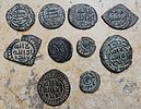 Lot of 8 Umayyad fals and two Abbasid fals of Ramle; the former depicting 4 trees and three Image - 1
