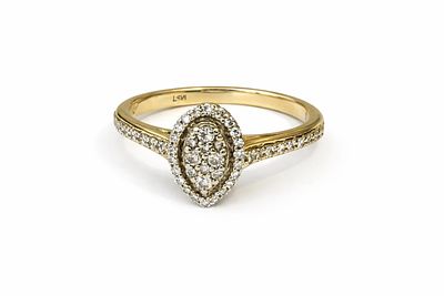 טבעת זהב 14K משובצת ביהלומים 
במשקל: 2.55