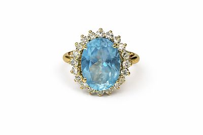 טבעת זהב 14K משובצת ביהלומים באבן חן 
במשקל: 7.54