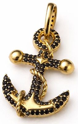 תליון זהב 14K משובץ באבנים שחורות 
אורך: 3 ס״מ 
משקל: 3.03