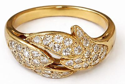 טבעת זה. 18K משובצת ביהלומים 
במשקל: 4.26