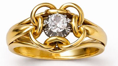 טבעת זהב 18K עתיקה משובצת ביהלום בליטוש ישן 
במשקל: 6.22