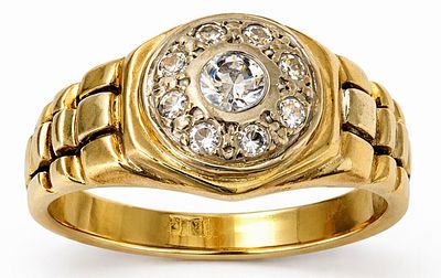 טבעת זהב 18K משובצת ביהלומים 
במשקל: 7.97