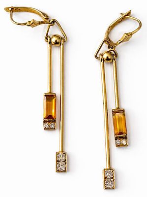 עגילי זהב 14K משובץ יהלומים 
משקל: 5.9 
אורך: 6 ס״מ