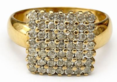 טבעת זהב 14K משובצת יהלומים 
משקל: 5.17