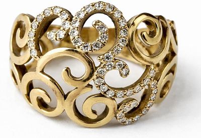 טבעת זהב 14K משובצת יהלומים 
משקל: 5.04