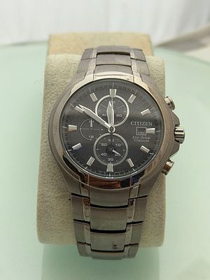 Citizen Eco-Drive Titanium – Chronograph. מותג: Citizen 
• סדרה: Eco-Drive 
• מנגנון: קוורץ 
