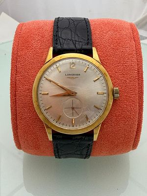 שעון יד Longines. שעון יד וינטג 
מותג: Longines 
מנגנון מתיחה ידנית 
קוטר 36ממ 
זהב 