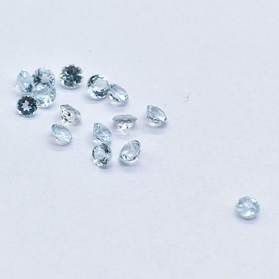 Naturel Sky Blue Topaz Round 4X4 Mm 50 Pieces Lot. Top Quality Naturel Sky Blue Topaz Round 4X4 