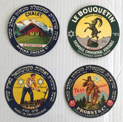לוט 4 תוויות לגבינה כשרה שוויצרית. גודל: 10x10 ס"מ.