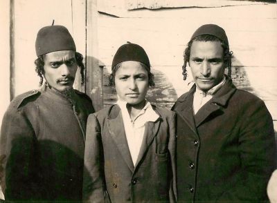 צילום וינטאג' עם יהודי תימן. גודל: 15.5/11.5 ס"מ.