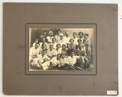 תצלום וינטאג' 1929 מבית הספר לעובדים בתל אביב. גודל: גודל תמונה 17/11 ס"מ.