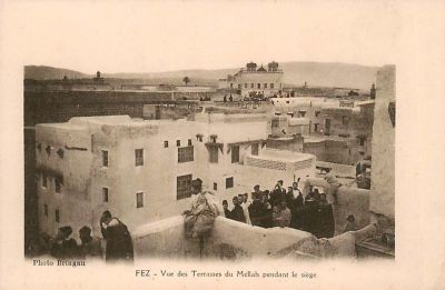 לוט 2 גלויות עם יהודים מזרחיים.