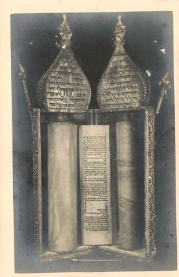 לוט 2 גלויות יודאיקה ותצלום בית כנסת אחד בהונג קונג ואחת מאיטליה.