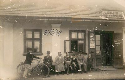 גלויה אחת מזרח אירופה עם חנות יהודית רפפורט.