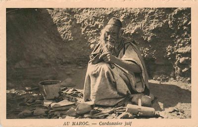 גלויה עם סנדלר יהודי, מרוקו 1910.
