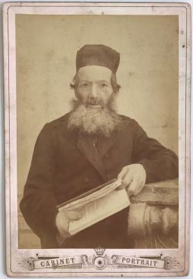 צילום וינטג ' אחת. דיוקנאות סטודיו, טיפוס יהודי בסביבות 1910. גודל: 16.5 / 11 ס"מ.